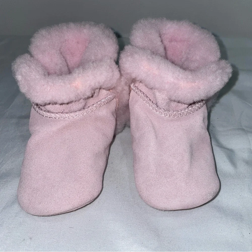 UGG Jesse Bow II Pink Suede Baby Boots Sheepskin Lined Infant Size 4/5 1103552I‎